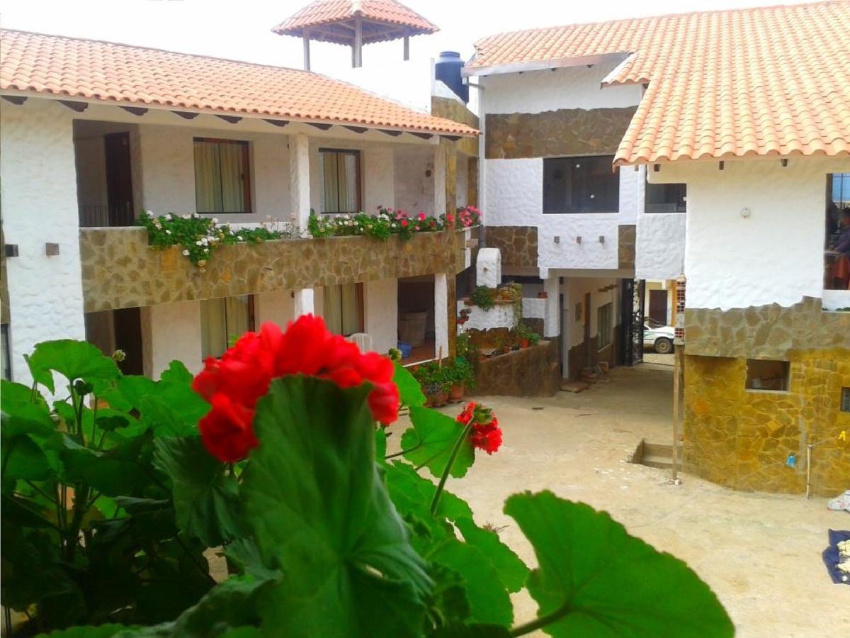 Plaza Pueblo Hotel Vallegrande エクステリア 写真